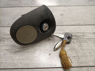 bontott OPEL CORSA B Csomagtér Nyitó Kar / Gomb