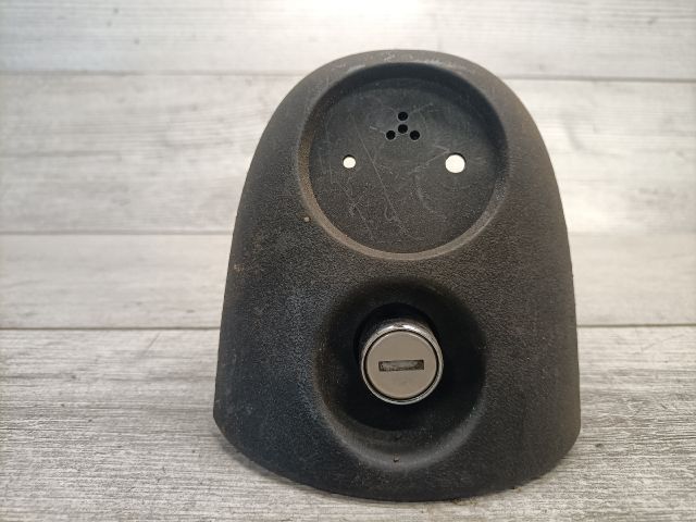 bontott OPEL CORSA B Csomagtér Nyitó Kar / Gomb