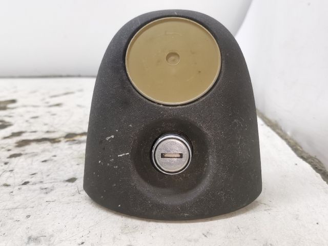 bontott OPEL CORSA B Csomagtér Nyitó Kar / Gomb