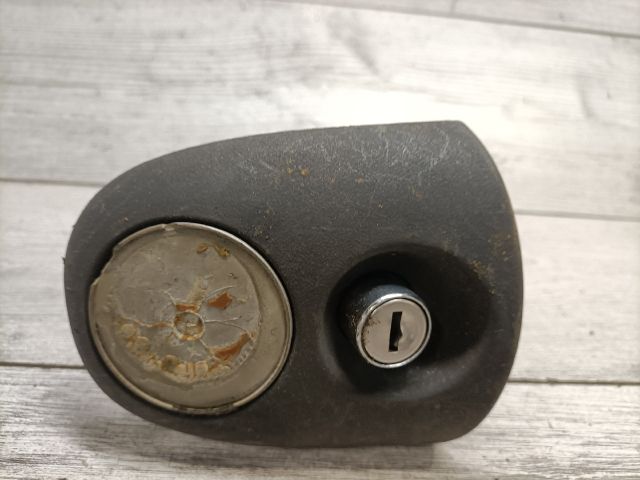 bontott OPEL CORSA B Csomagtér Nyitó Kar / Gomb