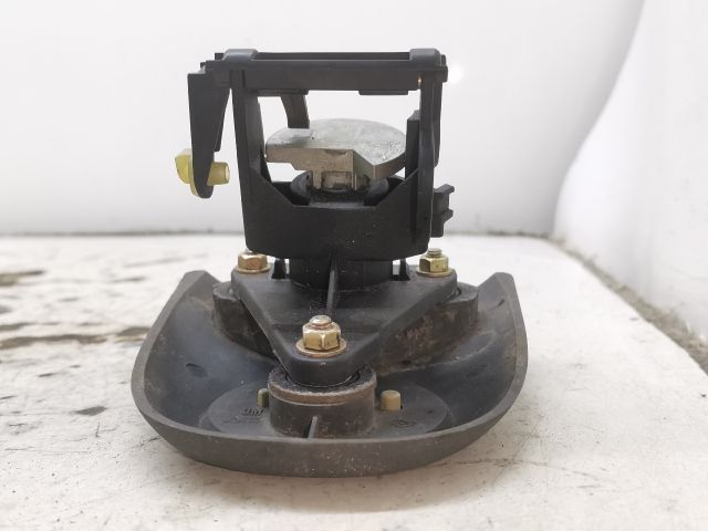 bontott OPEL CORSA B Csomagtér Nyitó Kar / Gomb