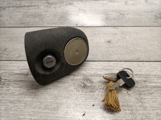 bontott OPEL CORSA B Csomagtér Nyitó Kar / Gomb