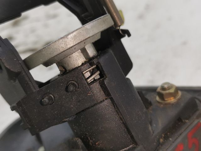 bontott OPEL CORSA B Csomagtér Nyitó Kar / Gomb