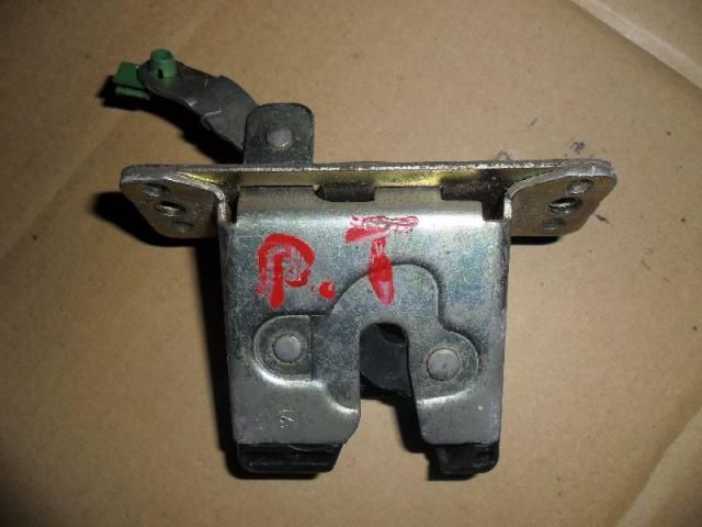 bontott OPEL CORSA B Csomagtérajtó Zárbetét