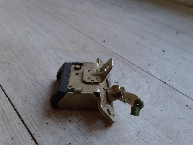 bontott OPEL CORSA B Csomagtérajtó Zárszerkezet