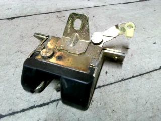 bontott OPEL CORSA B Csomagtérajtó Zárszerkezet