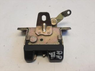 bontott OPEL CORSA B Csomagtérajtó Zárszerkezet