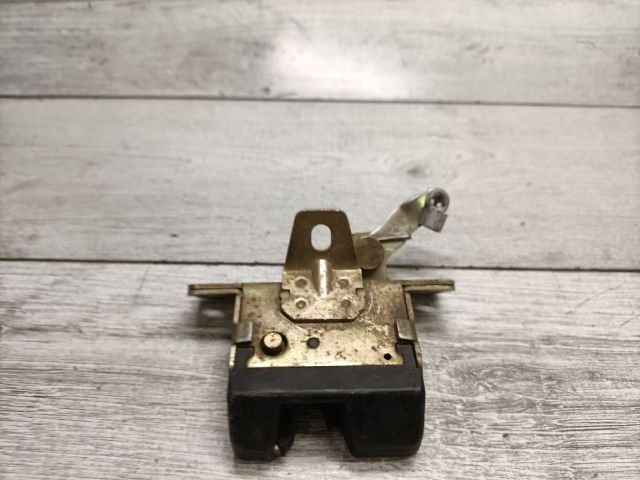 bontott OPEL CORSA B Csomagtérajtó Zárszerkezet