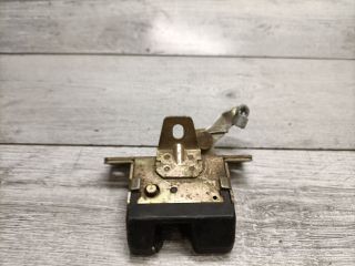 bontott OPEL CORSA B Csomagtérajtó Zárszerkezet