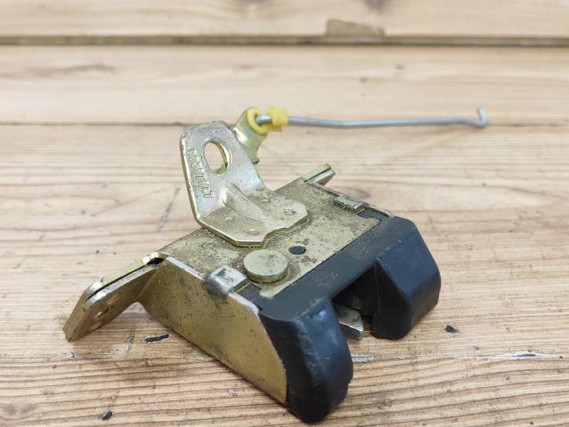 bontott OPEL CORSA B Csomagtérajtó Zárszerkezet