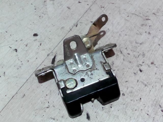 bontott OPEL CORSA B Csomagtérajtó Zárszerkezet