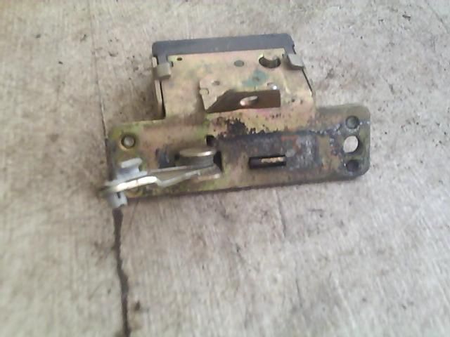 bontott OPEL CORSA B Csomagtérajtó Zárszerkezet