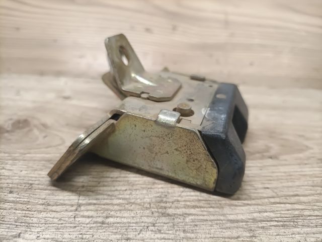 bontott OPEL CORSA B Csomagtérajtó Zárszerkezet