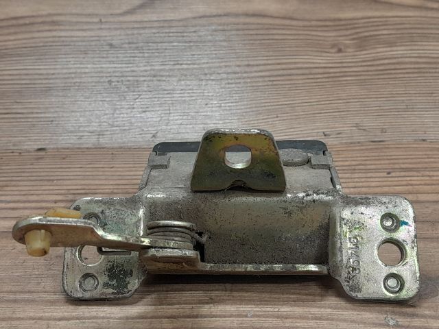 bontott OPEL CORSA B Csomagtérajtó Zárszerkezet