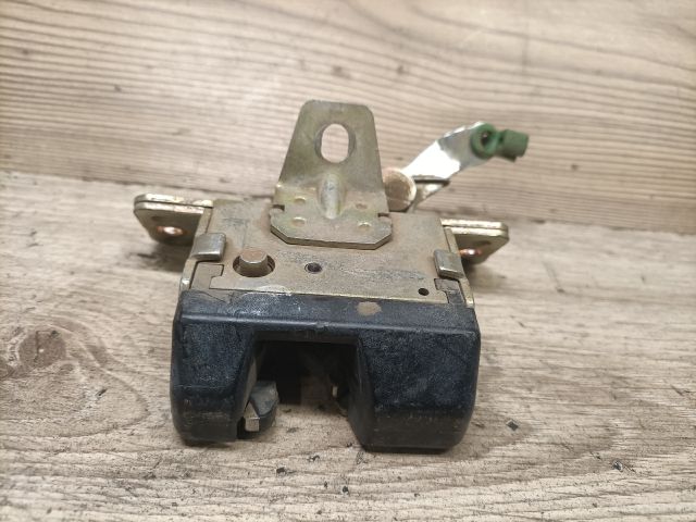 bontott OPEL CORSA B Csomagtérajtó Zárszerkezet