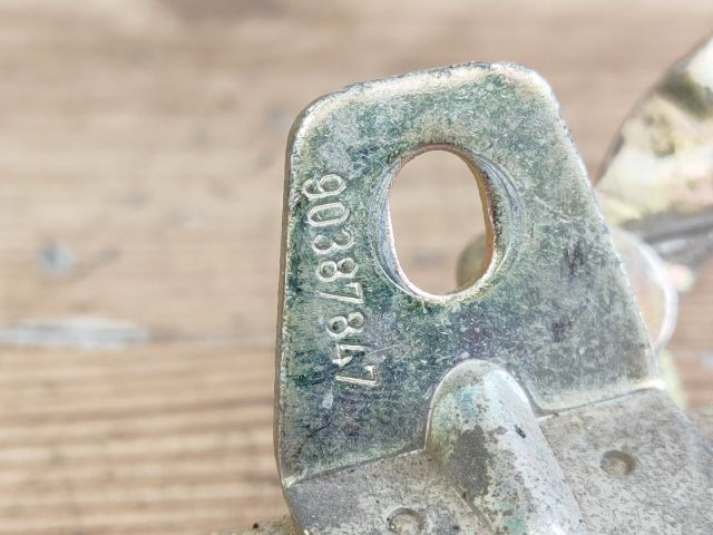 bontott OPEL CORSA B Csomagtérajtó Zárszerkezet