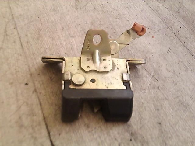 bontott OPEL CORSA B Csomagtérajtó Zárszerkezet