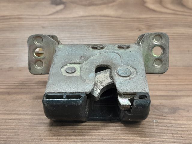 bontott OPEL CORSA B Csomagtérajtó Zárszerkezet