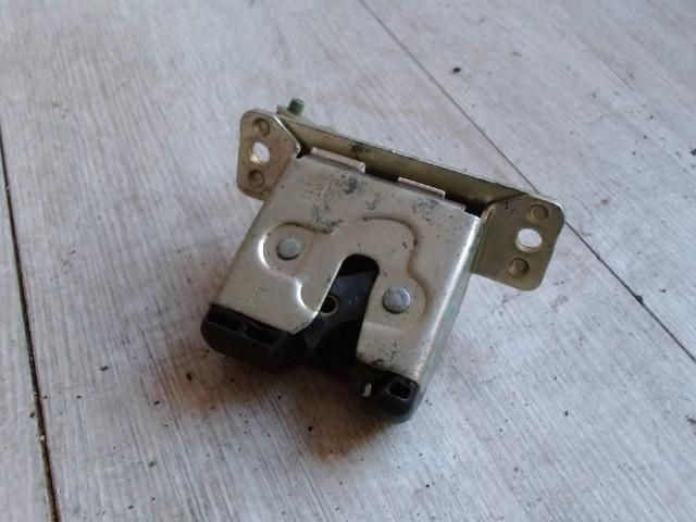 bontott OPEL CORSA B Csomagtérajtó Zárszerkezet