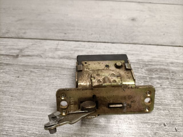 bontott OPEL CORSA B Csomagtérajtó Zárszerkezet