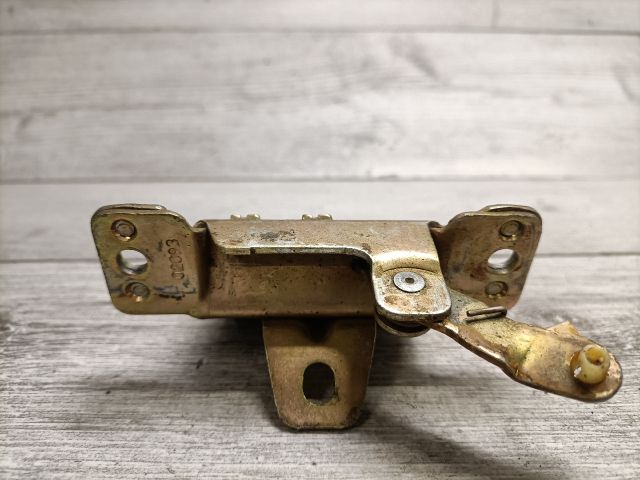 bontott OPEL CORSA B Csomagtérajtó Zárszerkezet