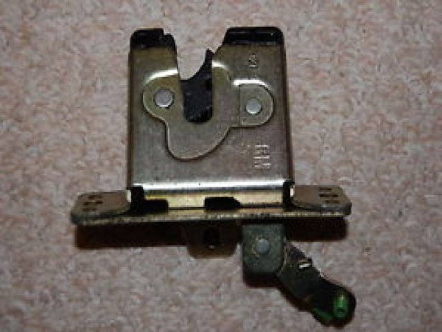 bontott OPEL CORSA B Csomagtérajtó Zárszerkezet