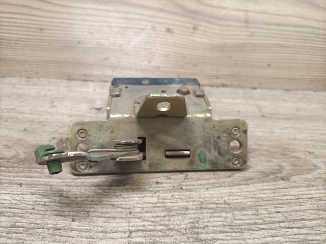 bontott OPEL CORSA B Csomagtérajtó Zárszerkezet