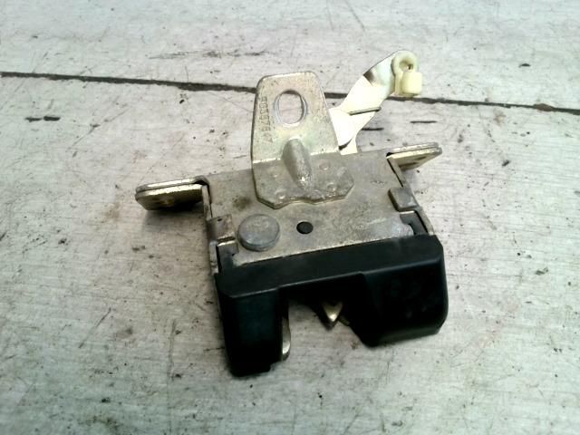 bontott OPEL CORSA B Csomagtérajtó Zárszerkezet