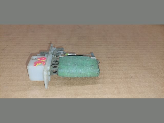 bontott OPEL CORSA B Előtét Ellenállás Fűtőmotor