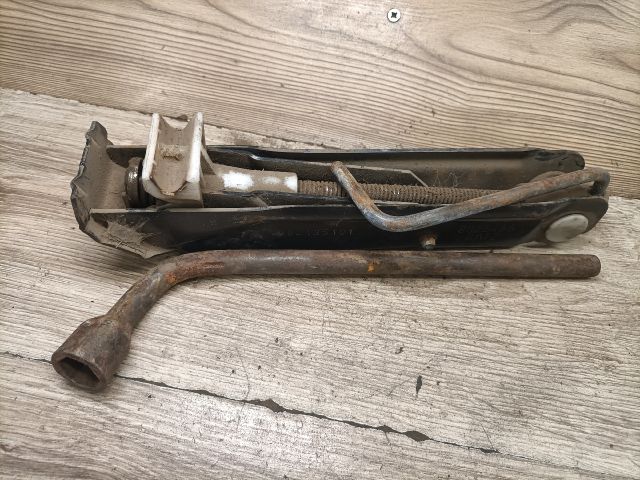 bontott OPEL CORSA B Emelő