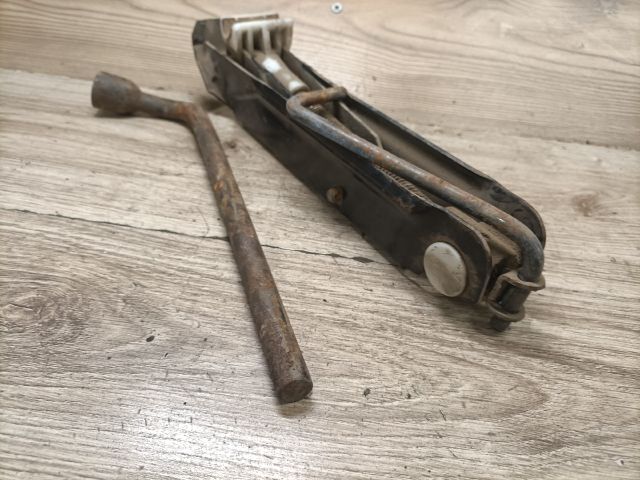 bontott OPEL CORSA B Emelő