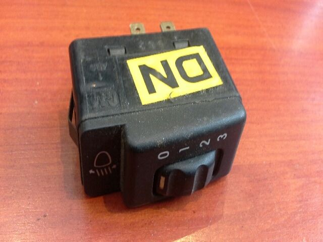 bontott OPEL CORSA B Fényszórómagasság Állító Kapcsoló