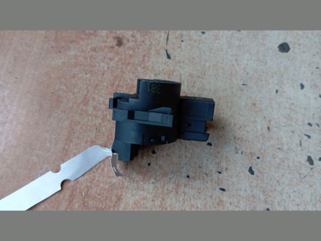 bontott OPEL CORSA B Gyújtáskapcsoló Zárbetét