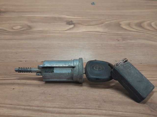 bontott OPEL CORSA B Gyújtáskapcsoló Zárbetét