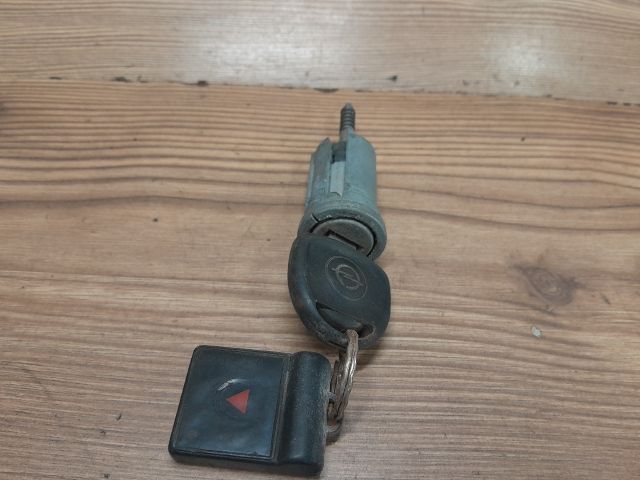 bontott OPEL CORSA B Gyújtáskapcsoló Zárbetét