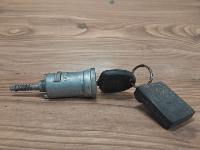 bontott OPEL CORSA B Gyújtáskapcsoló Zárbetét