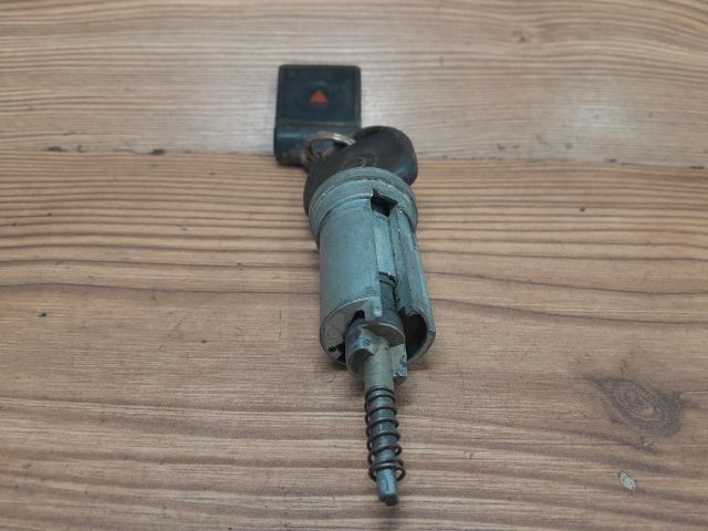 bontott OPEL CORSA B Gyújtáskapcsoló Zárbetét