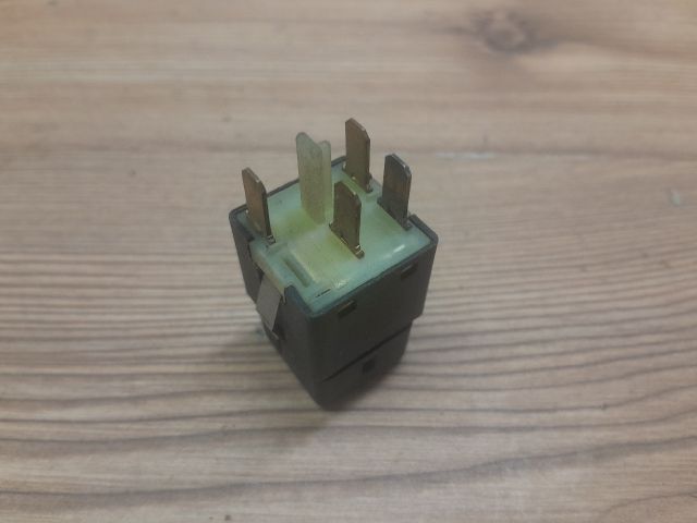 bontott OPEL CORSA B Hátsó Ködzárófény Kapcsoló