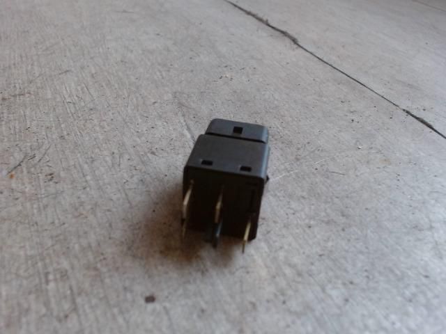 bontott OPEL CORSA B Hátsó Ködzárófény Kapcsoló