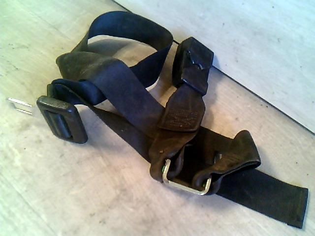 bontott OPEL CORSA B Hátsó középső Biztonsági Öv