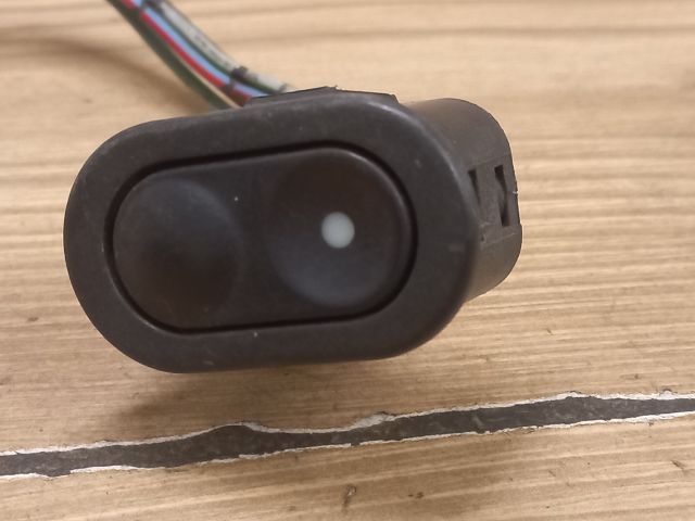 bontott OPEL CORSA B Jobb első Ablakemelő Kapcsoló