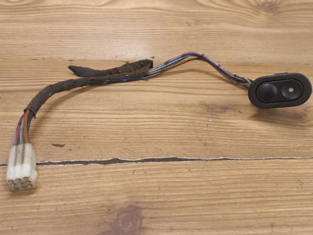 bontott OPEL CORSA B Jobb első Ablakemelő Kapcsoló