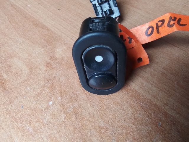 bontott OPEL CORSA B Jobb első Ablakemelő Kapcsoló