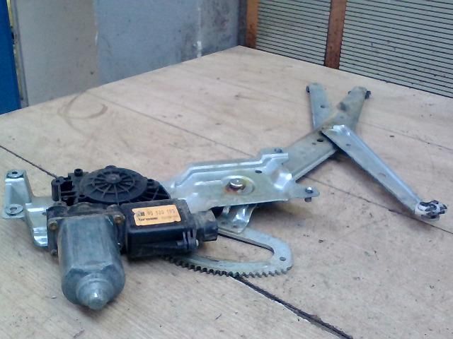 bontott OPEL CORSA B Jobb első Ablakemelő Szerkezet (Elektromos)
