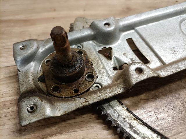 bontott OPEL CORSA B Jobb első Ablakemelő Szerkezet (Mechanikus)