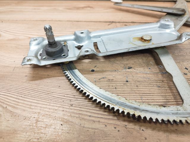 bontott OPEL CORSA B Jobb első Ablakemelő Szerkezet (Mechanikus)