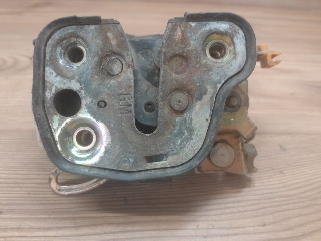 bontott OPEL CORSA B Jobb első Ajtózár