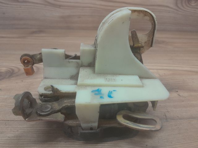 bontott OPEL CORSA B Jobb első Ajtózár