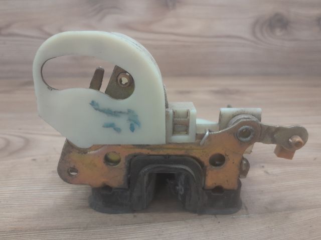 bontott OPEL CORSA B Jobb első Ajtózár