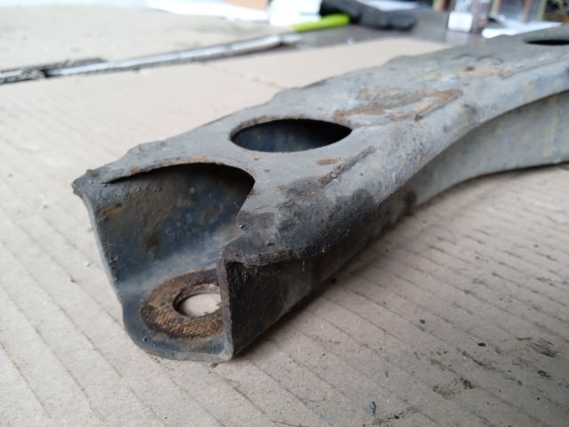 bontott OPEL CORSA B Jobb első Alsó Lengőkar